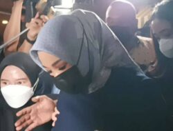 Aurel Hermansyah Hanya Tertunduk Ditanya soal Kasus Atta Halilintar