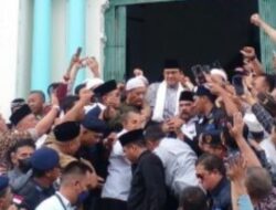 Masyarakat Menyemut Sambut Anies Baswedan di Masjid Raya Medan