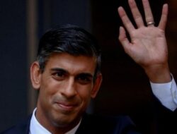 Menteri PM Baru Inggris Rishi Sunak, Pengganti yang Mundur