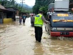 Jalinsum di Tapsel Sumut Direndam Banjir