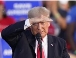 Skandal Baru Donald Trump Seret Tetangga RI, Siapa?