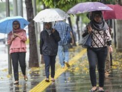 Siang Hari Kota Medan Diguyur Hujan Ringan