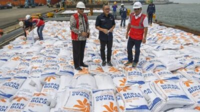 Beras Impor Belum Disalurkan Bulog ke Pasar