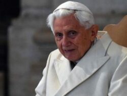 Paus Benediktus XVI Meninggal Dunia