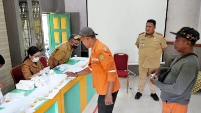 Hari Pertama Kerja 2023, Seluruh Aparatur Kecamatan Medan Selayang Dites Urine