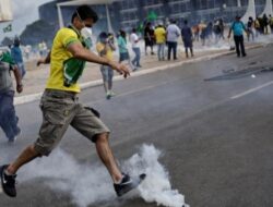 Chaos, Istana Presiden Brasil Diserang
