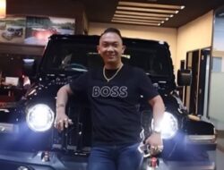 Jhon Lbf, Kolektor Mobil Mewah yang Pekerjakan Tiko dengan Gaji Rp10 Juta