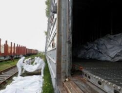 Kereta dengan Ratusan Mayat Tiba di Stasiun Rusia