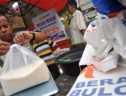Beras Bulog Dijual Rp8.000/Kg