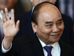 Presiden Vietnam Nguyen Xuan Phuc Mundur