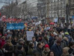 Memanas! Demo di Prancis Pecah di Seluruh Negeri