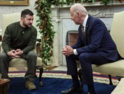 Zelensky ‘Gigit Jari’ Gegara Biden Batal Kirim Jet Tempur ke Ukraina