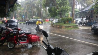 Mulai Siang Hingga Malam Hari Ini Kota Medan Diguyur Hujan