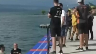 Pebalap F1 Powerboat Kagumi Keindahan Danau Toba