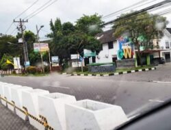 Lagi! Median Jalan Karya Wisat Diprotes Warga