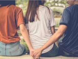 Chat ‘Miss You’ Bongkar Perselingkuhan 2 Komisioner KI Sumut