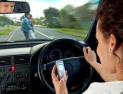 Waspadai Mobil Alami Aquaplaning, Hindari Ngebut Sambil Main HP