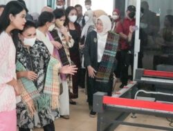 Kahiyang Ayu Tinjau Pelatihan Tenun Dekranasda Medan