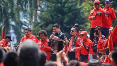 Massa Pemuda Batak Bersatu unjukrasa di Kantor Walikota Medan