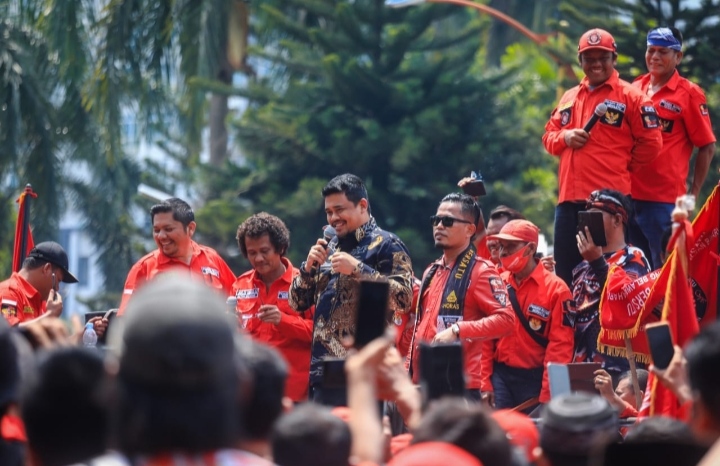 Massa Pemuda Batak Bersatu unjukrasa di Kantor Walikota Medan