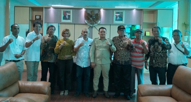 Ketua DPRD Binjai H Noor Sri Syah Alam Putra, Ketua Formag Polmen Sihotang bersama pengurus lainnya saat diabadikan bersama.