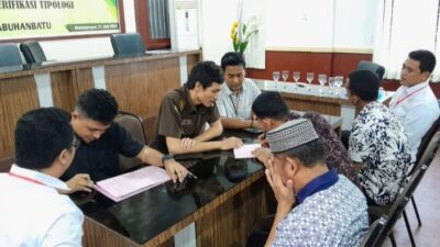 3 Tersangka Korupsi Disdik Labura Diserahkan Tim Penyidik Kejari Labuhanbatu