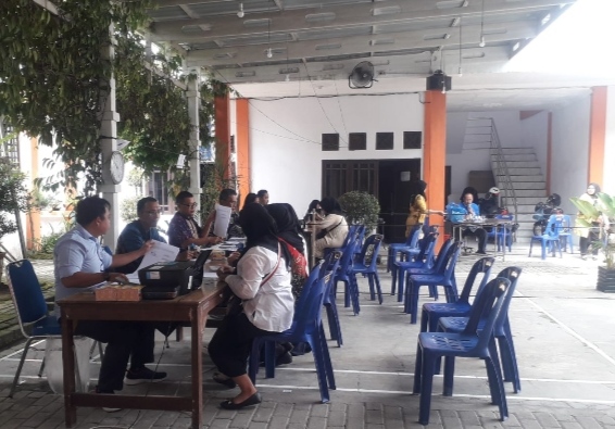 Para P3K tenaga guru saat melakukan penandatanganan perjanjian kerja di Kantor BKD Binjai