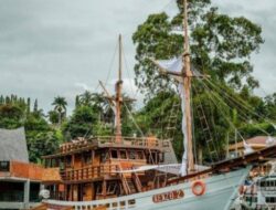 Pinisi, Kapal Wisata Pertama di Danau Toba