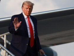 Mantan Presiden AS Donald Trump Menyerahkan Diri ke Penjara Fulton