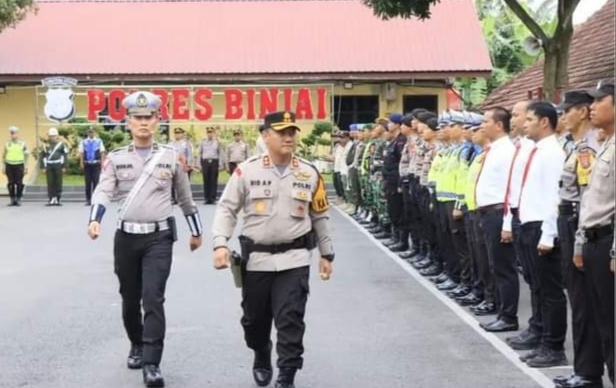 Kapolres Binjai AKBP Rio Alexander Panelewen SIK saat memeriksa apel gelar pasukan Operasi Zebra Toba 2023 (portalswara.com/Syahril)