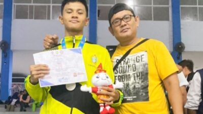 Julian Sihotang bersama Ayahnya, Dicky Sihotang (portalswara.com/dok)
