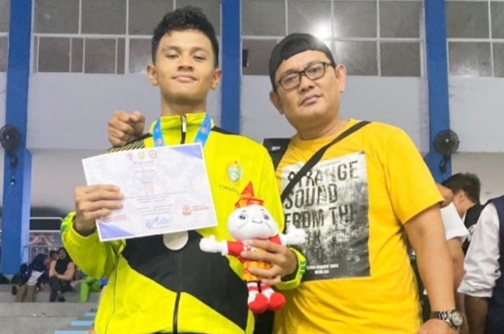 Julian Sihotang bersama Ayahnya, Dicky Sihotang (portalswara.com/dok)