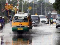 Hujan dengan Intensitas Sedang Mengguyur Kota Medan Siang Hari Ini