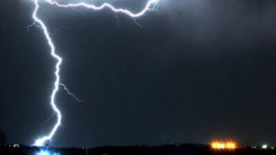 Guyuran Hujan Lebat Kota Medan Sore Hari Ini Disertai Petir Selepas Maghrib