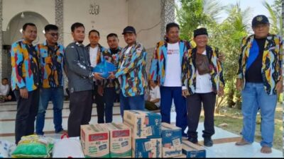 Ketua DPC PKN Kota Binjai Sulistiono berikan bantuan saat mendampingi DPD PKN Sumut (portalswara.com/Syahril)