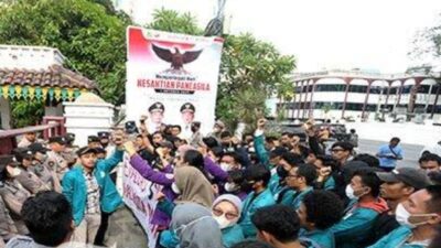 Aliansi BEM-SI Gelar Aksi di Depan Kantor Walikota Medan: Kinerja Bobby Hanya Bagus di Media Sosial