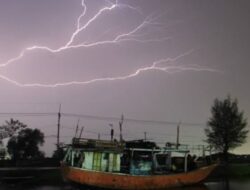 Guyuran Hujan Selepas Maghrib Hingga Malam Hari Ini di Kota Medan Disertai Petir
