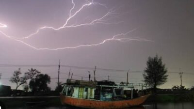 Guyuran Hujan Selepas Maghrib Hingga Malam Hari Ini di Kota Medan Disertai Petir