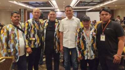 Ketua DPC PKN Kota Binjai Sulistiono (Jas PKN berkaus Dalam Putih) saat diabadikan bersama pengurus lainnya berserta H Musa Rajek Shah dalam suatu gelaran Rakerda baru-baru ini di Medan.(portalswara.com/Syahril)