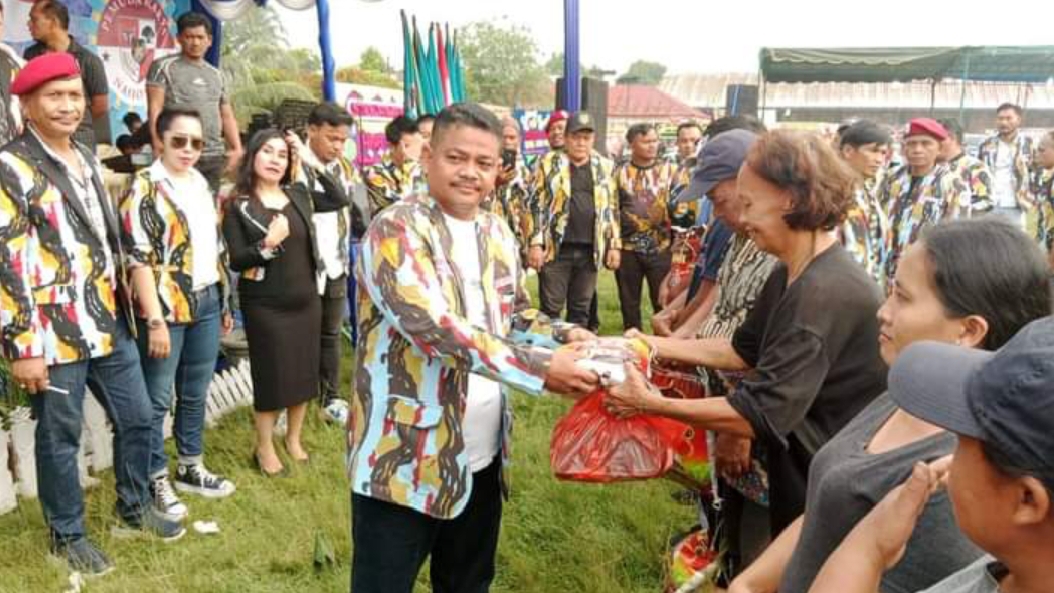 Ketua DPC PKN Kota Binjai Sulistiono dalam suatu kegiatan sosial ke masyarakat (portalswara.com/Syahril)
