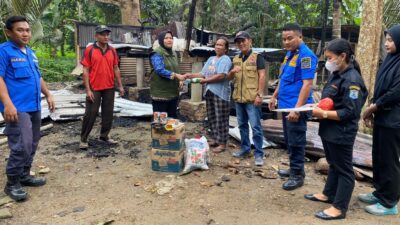 BPBD Binjai Bantu Korban Kebakaran Rumah di Mencirm