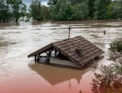 36 Pondok Santri Hanyut Dihantam Banjir Bandang Madina