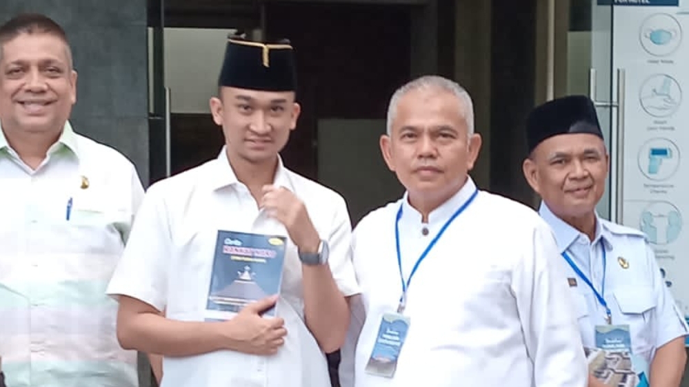 Dari kiri ke kanan: Ketua FPBD Sumut Dt Adil Haberham, Sultan Deli Tuanku Mahmud Arya Lamantjiji, Ketua DPW IMO Sumut HA Nuar Erde dan Wakil Ketua DPW IMO Sumut Harun Al Rasyid (portalswara.com/dok)