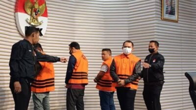 KPK Tahan Bupati Erik Adtrada Terkait Suap Pengadaan Barang dan Jasa