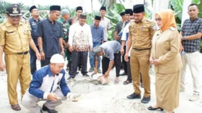 Plt Bupati Labuhanbatu Letakkan Batu Pertama Pembangunan Masjid Al Muhajirin 
