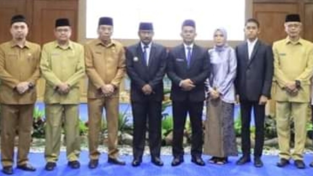 Dirut PDAM Tirta Sari Binjai Ashari,ST bersama Walikota Binjai, Sekdako Binjai, Kepala BKD Binjai, dan lainnya setelah pelantikan. (portalswara.com/Syahril)