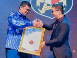 Bobby Nasution Dianugerahi Penghargaan Dedikasi dalam Perayaan HUT ke-10 RSU Royal Prima