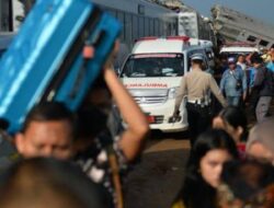 Kereta Sri Lelawangsa Binjai-Medan Tabrak Mobil, Dua Orang Luka Berat