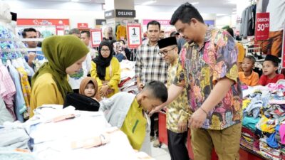 Wali Kota Bobby Berbagi Kebahagiaan Ajak Anak Yatim Belanja Baju Lebaran