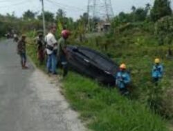 Mobil Pencuri Kabel di Siantar Sumut Nyungsep ke Parit
